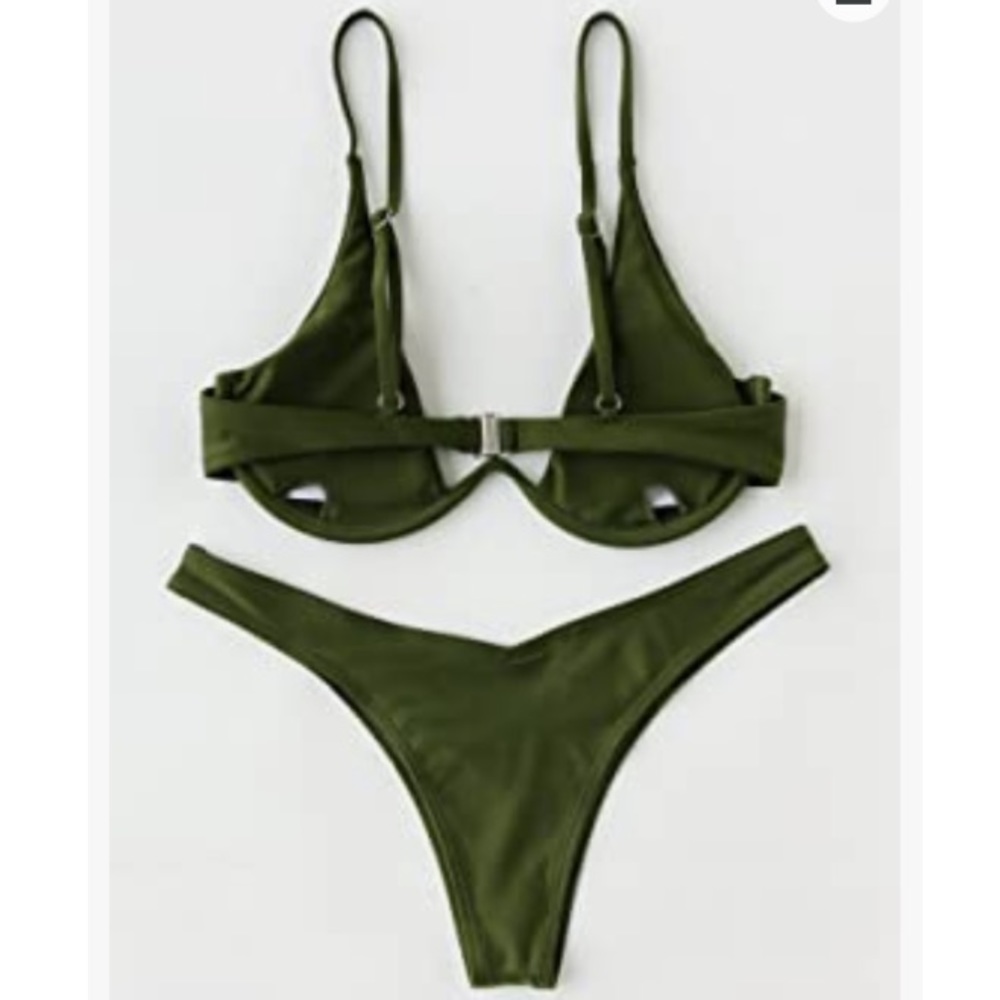 Bikini - Picture 2 of 4